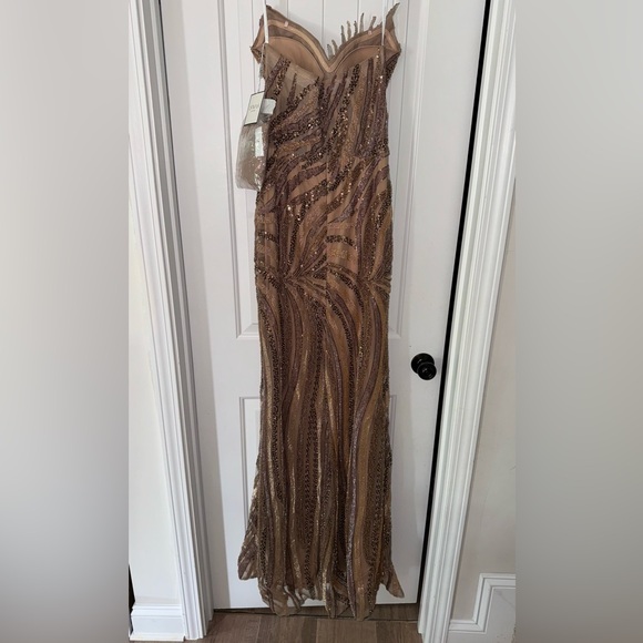 Catwalk Couture Gown Look 411 - Picture 5 of 9